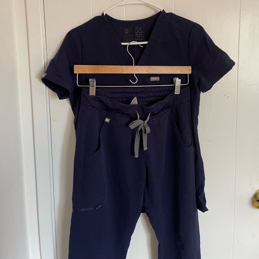 Figs scrub set- navy